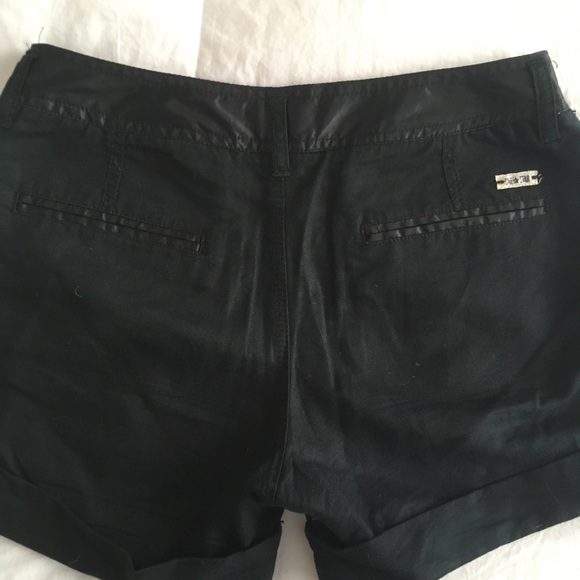 Converse One Star Size 4 Black/Satin Trim Linen Shorts - Picture 4 of 10